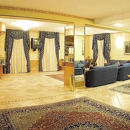 La Pace Village Club
